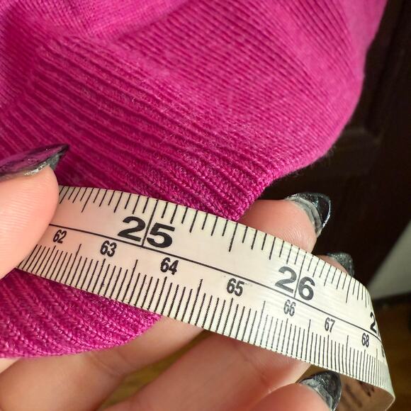 BANANA REPUBLIC | Magenta Purple 100% Merino Wool V Neck Sweater | Medium - Picture 7 of 7